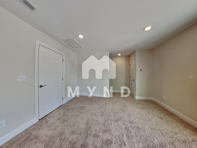 Building Photo - 5225 Deep Channel Dr