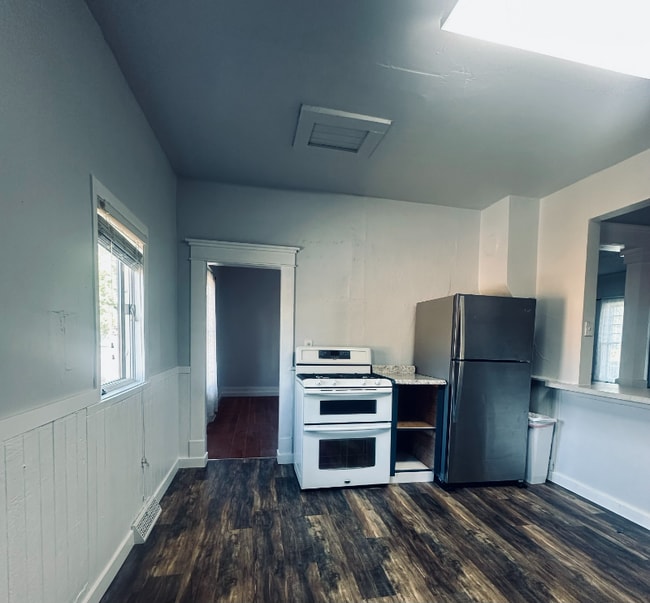 Building Photo - 217 3rd St W