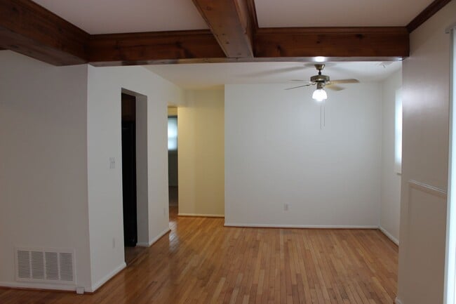 Building Photo - Pristine 2Bed Condo Unit in Warren Lodge!