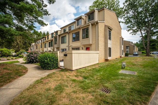 Building Photo - 9453 Chadburn Pl