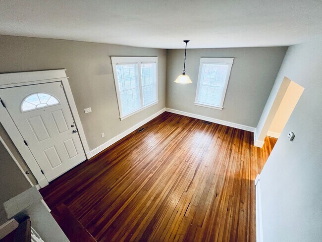 Foto del edificio - Beautifully Renovated 4bdrm/2bth Home Located in Richmond's Southside!!