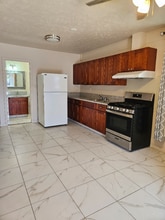 Building Photo - 601 S Papa Ave