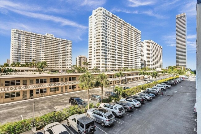 Building Photo - 2017 S Ocean Dr