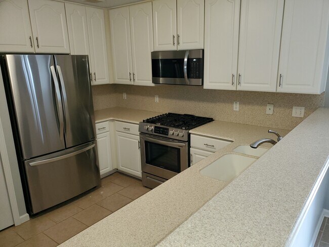Foto del edificio - 8549 Hawthorn Hl