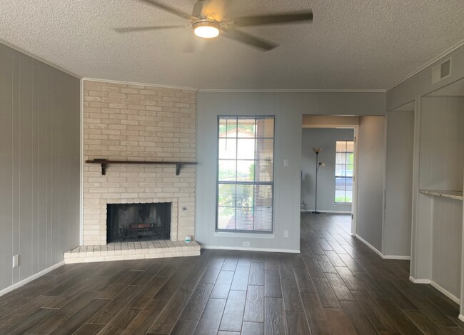 Building Photo - 5838 Royal Bend