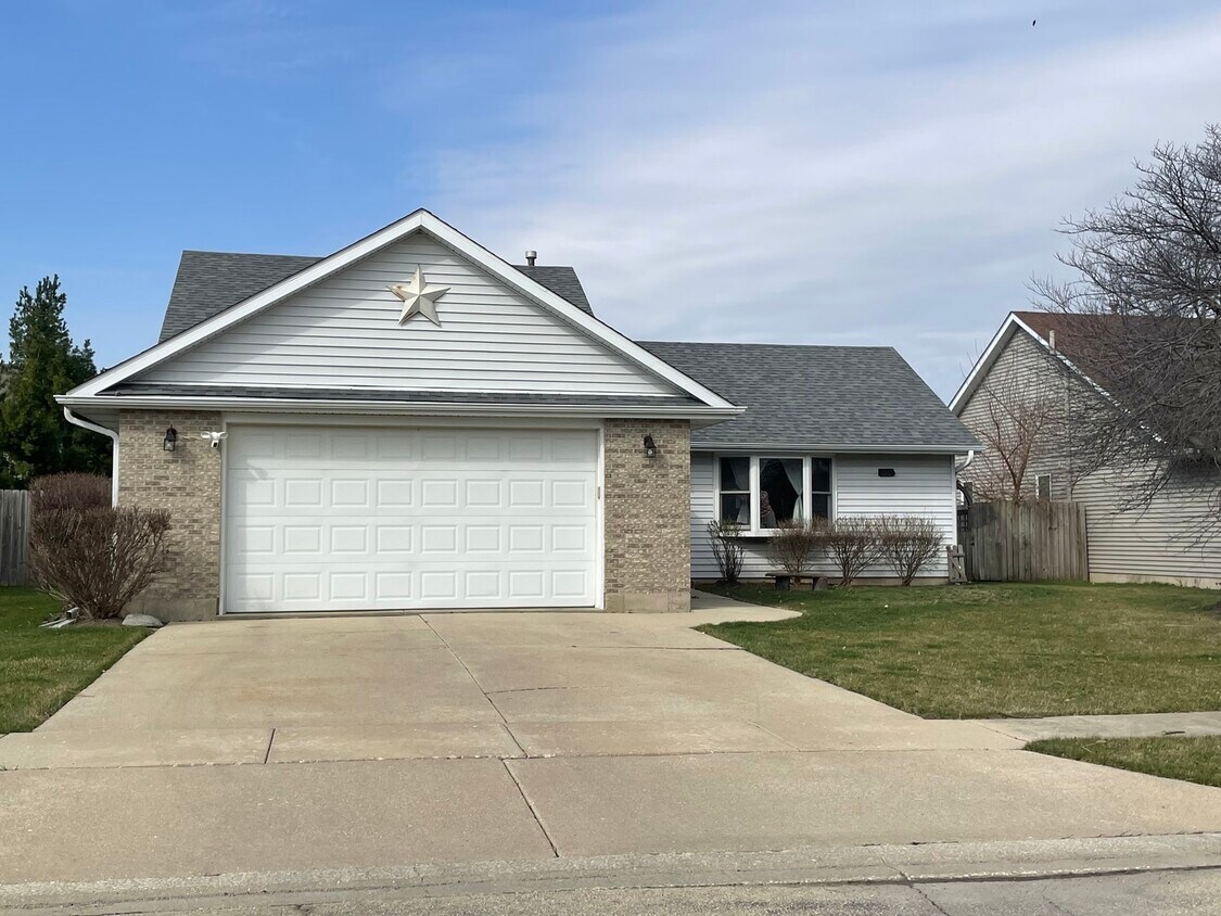 759 Hedge Dr, DeKalb, IL 60115 House Rental in DeKalb, IL