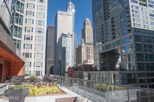 Building Photo - 22 E Randolph St