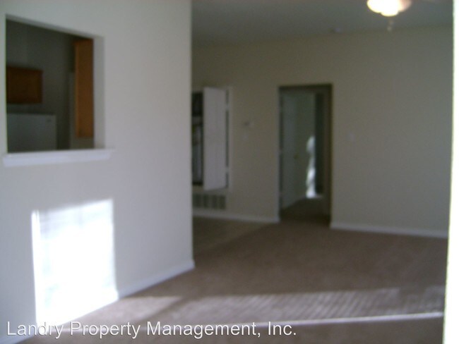 Building Photo - 305 Pecan St