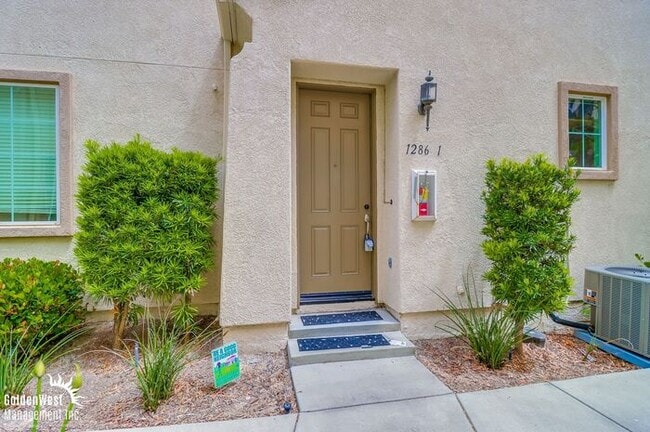Building Photo - Charming 2Bdm 2Ba Tri-Level Condo in Otay ...