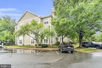 Building Photo - 1701 Lake Shore Crest Dr