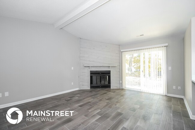 Building Photo - 1620 Stoneybrook Dr