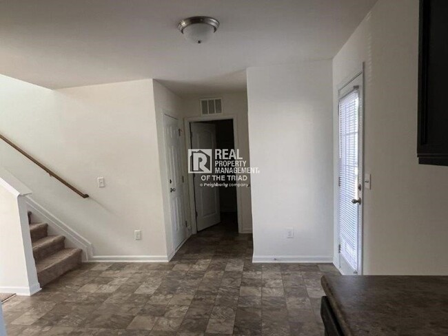 Building Photo - *Move in Special* - Newer Construction 4 B...