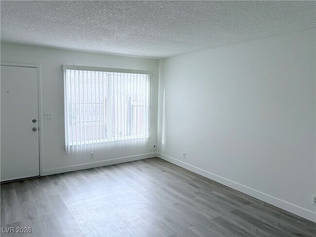 Foto del edificio - 4350 Caliente St