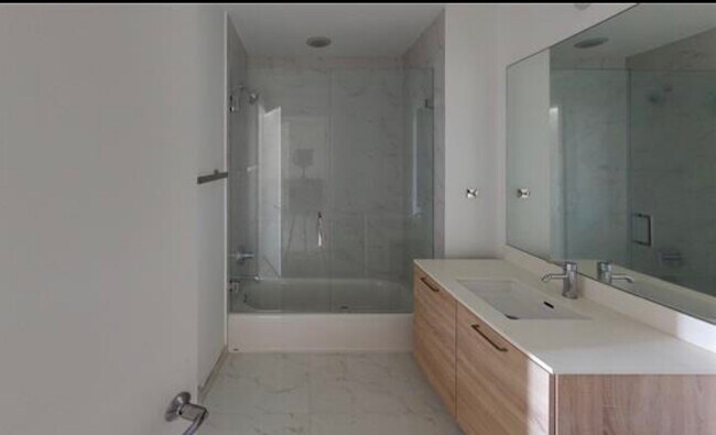 Foto del edificio - 16375 Biscayne Blvd
