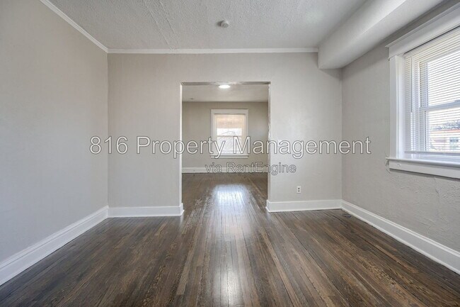 Foto del edificio - 2416 E 22nd St