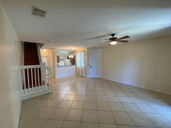 Building Photo - 1936 Gardenia Ct