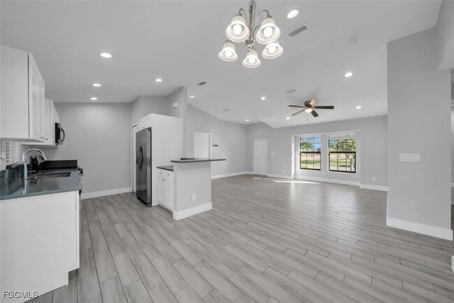 Building Photo - 919 NE 35th Ln