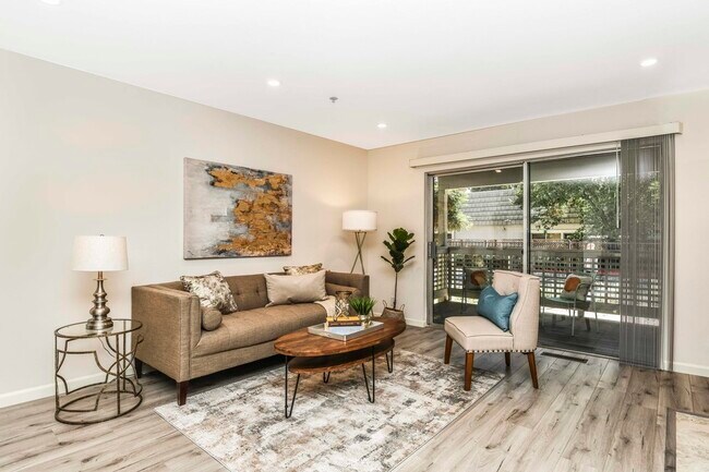 Building Photo - 1340 Las Juntas Way