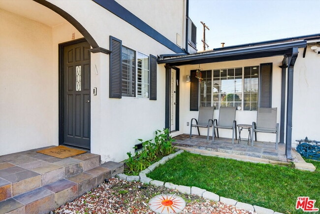 Foto del edificio - 6257 Bluebell Ave