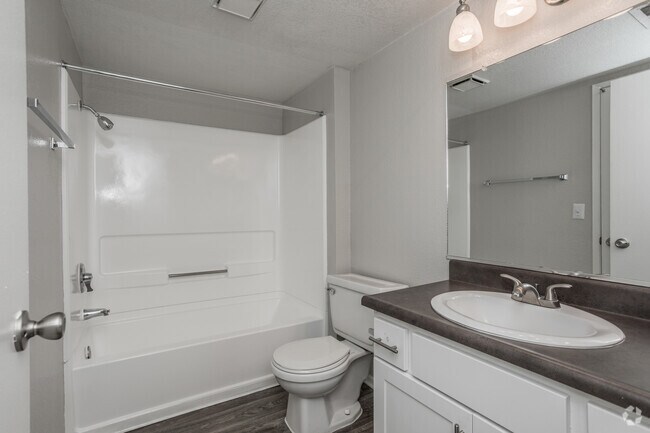 2BR, 2BA - 884 SF - The Highlands at Grand Terrace