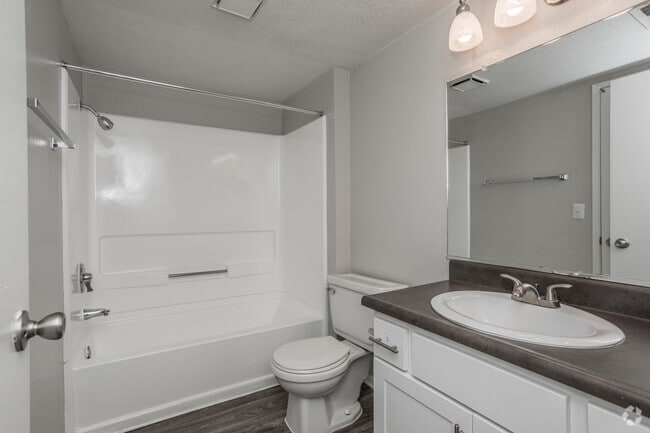 2BR, 2BA - 884 SF - The Highlands at Grand Terrace