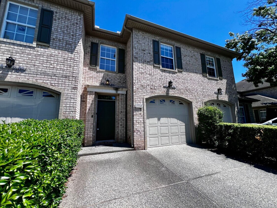 Foto principal - Beautiful home in the Chancellor Walk neig...