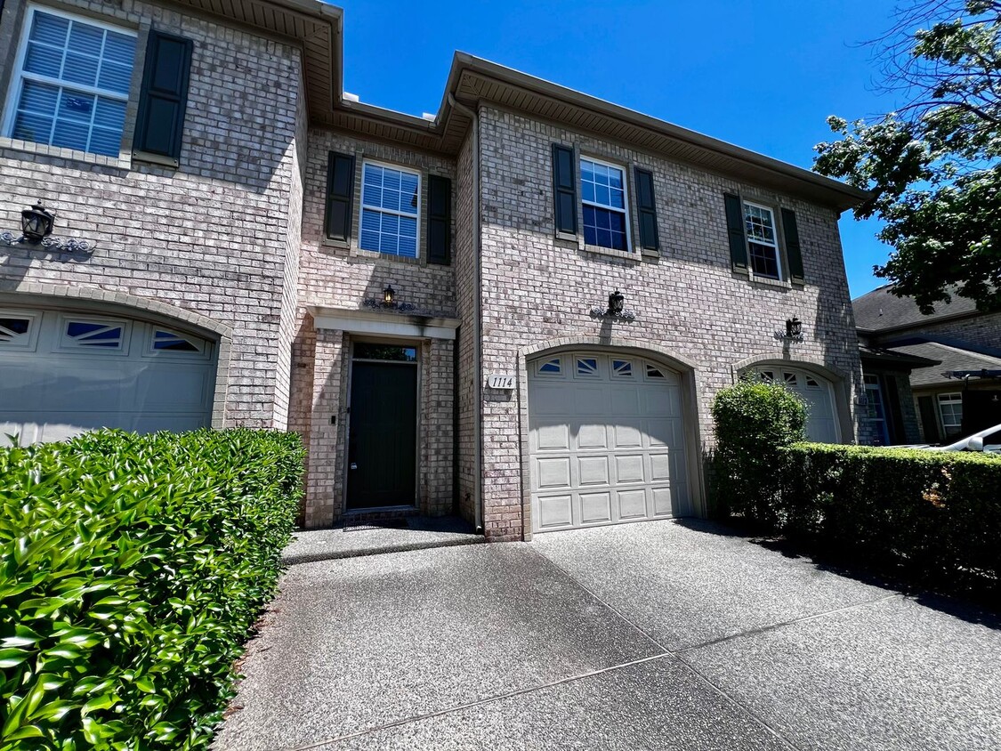 Primary Photo - Beautiful home in the Chancellor Walk neig...