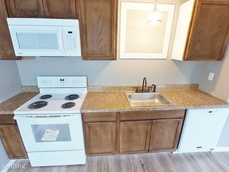 Primary Photo - 3 br, 1 bath House - 30 Blister St