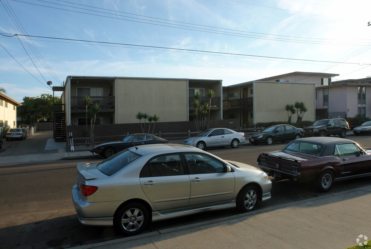 Foto principal - 6639 Picasso Rd