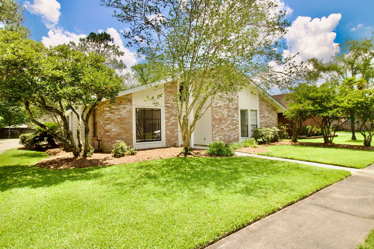 Primary Photo - Newly Painted Home in a Quiet Neighborhood