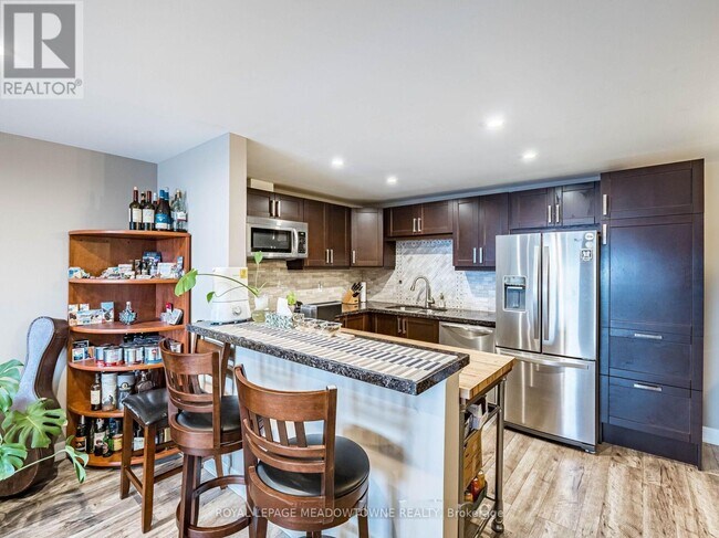 Building Photo - 6720-6720 Glen Erin Dr