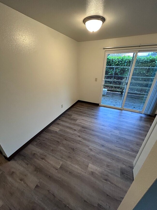 Foto del edificio - 401 Ranch Rd