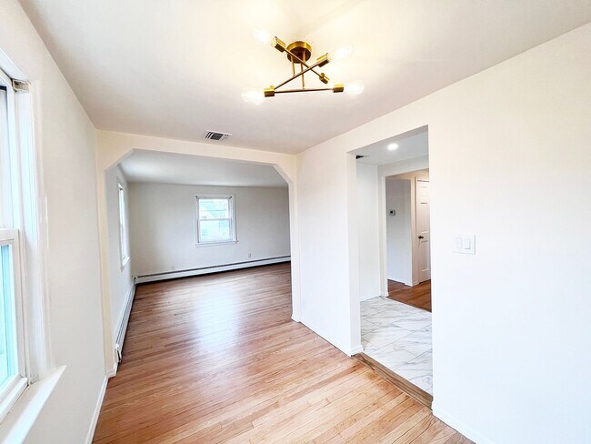 Foto del edificio - 142-144 Canterbury Ave