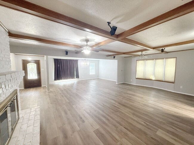 Building Photo - 3-Bedroom Home for Lease in Grand Prairie – 2,331 Sq Ft