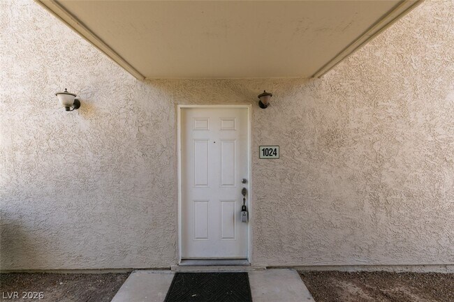 Building Photo - 7300 W Pirates Cove Rd