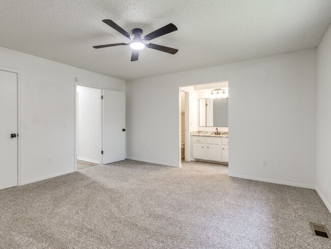 Foto del edificio - 10104 Primrose Ln