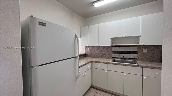 Foto del edificio - 3675 W 11th Ave