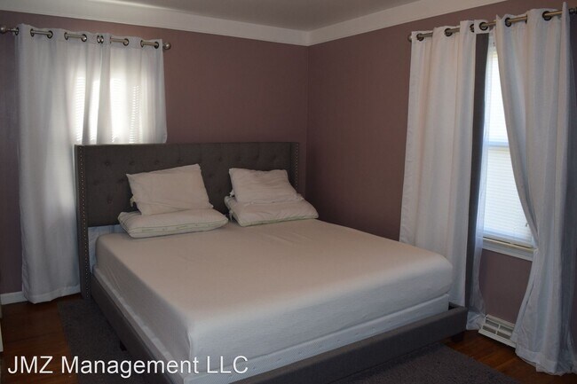Building Photo - 2 br, 1.5 bath House - 1428 Pontiac Trail