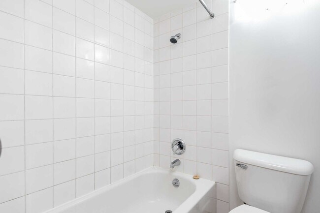 Photo du bâtiment - Emerald Terrace Apartments