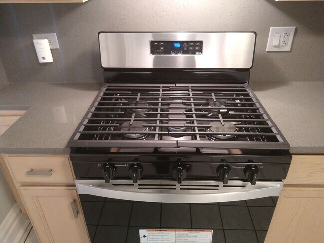 Foto del edificio - Nice Newly Remodeled 2Br, 1Bth, 2nd Floor -parking included