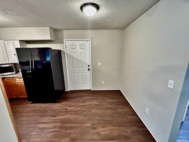 Building Photo - Beautiful 4 Bed, 2 Bath Home with Fenced i...