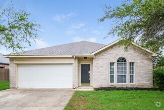 Building Photo - 2321 Wildwood Ln