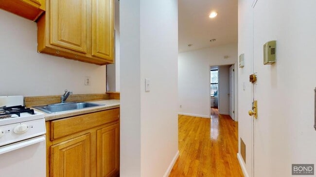 Building Photo - 1 bedroom in Manhattan NY 10003