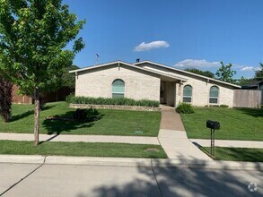 Building Photo - 3614 Pinoak Dr