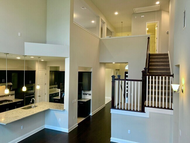 Foto del edificio - Gorgeous 5 bedroom home. Spacious and Elegant!