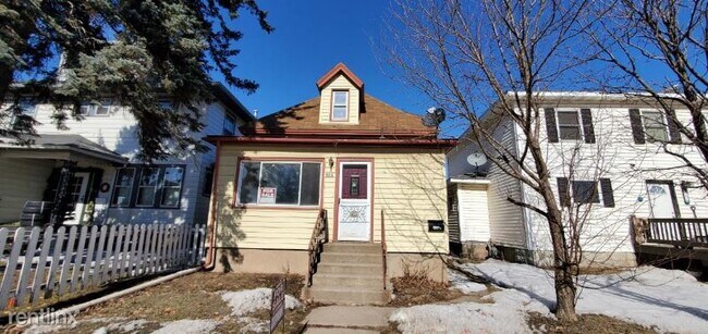 Building Photo - 231 1st St S