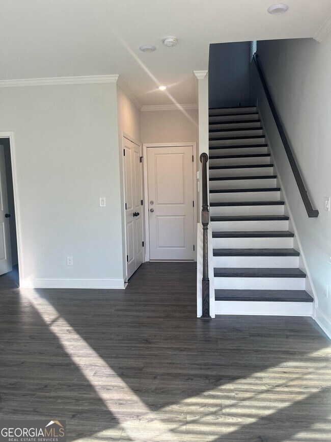 Building Photo - 2631 Creekside Dr NW