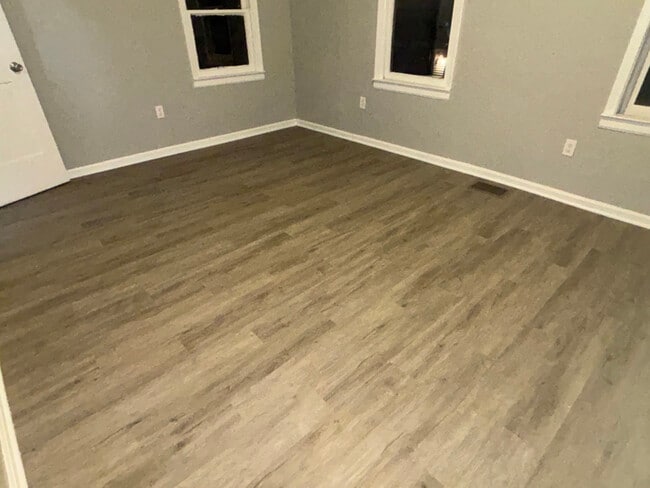 Building Photo - 101 N Main St