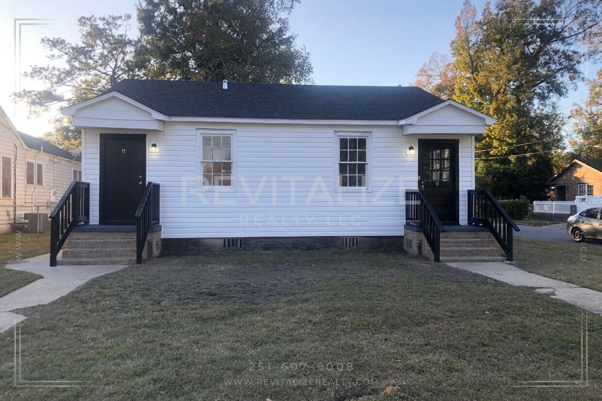 Foto principal - Cozy 2 Bedroom/1 Bathroom Duplex in Mobile!