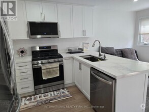 Building Photo - 261 Soudan Ave